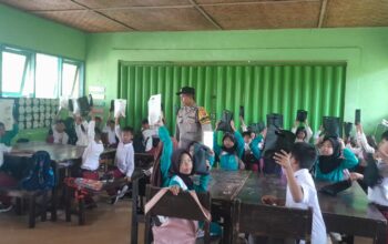 Demi Gizi Anak, Polsek Gerung Awasi Penyaluran Makan Bergizi di SDN 2 Dasan Tapen