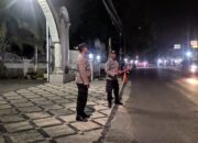 Aman & Nyaman! Polisi Atur Lalu Lintas Jamaah Tarawih di Gerung