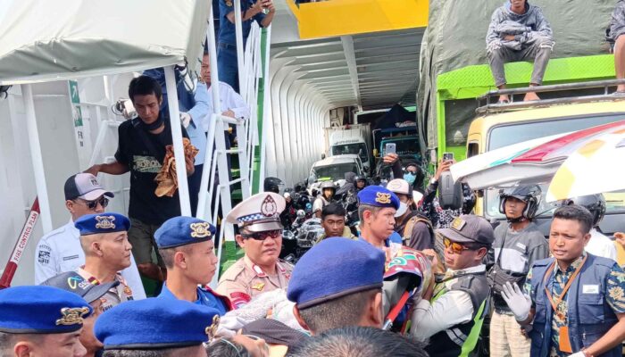Aksi Cepat Personel Pos Yan Lembar Selamatkan Penumpang dalam Kondisi Darurat
