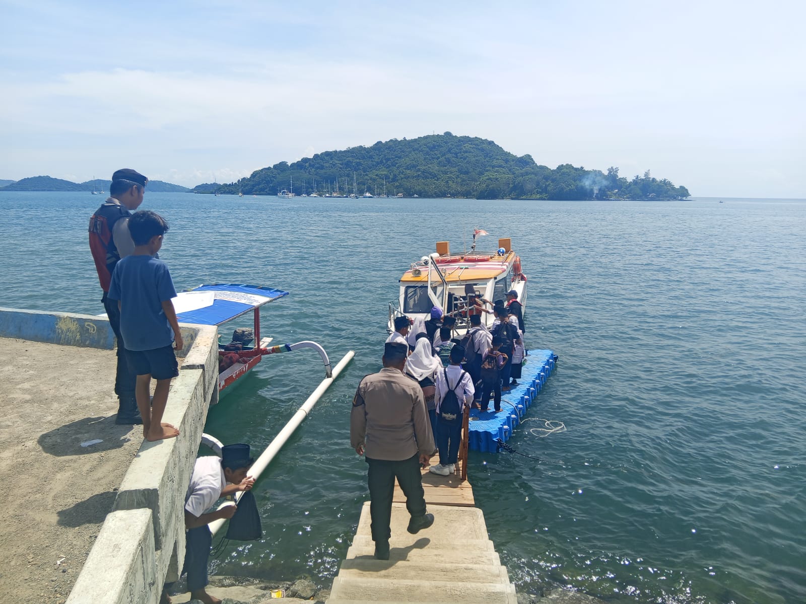 Polsek Sekotong Tingkatkan Patroli Wisata Pesisir untuk Keamanan Warga dan Turis