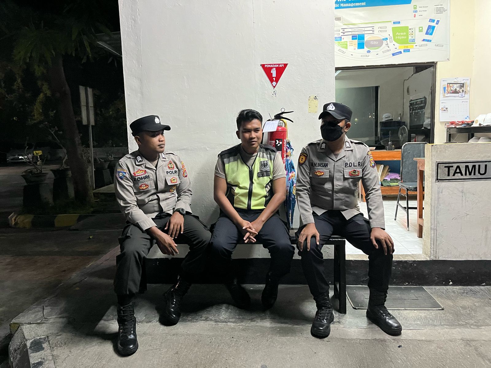 Polsek Kawasan Pelabuhan Lembar Intensifkan Patroli Malam Cegah Premanisme di Objek Vital