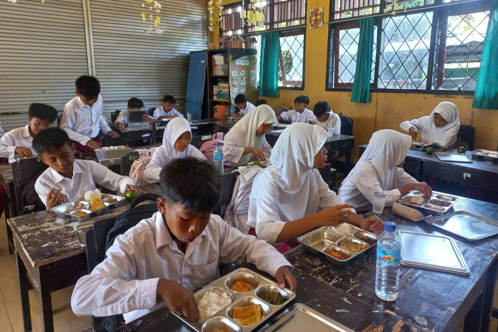 Dukungan Polri untuk Uji Coba Program MBG di Labuapi Berjalan Aman