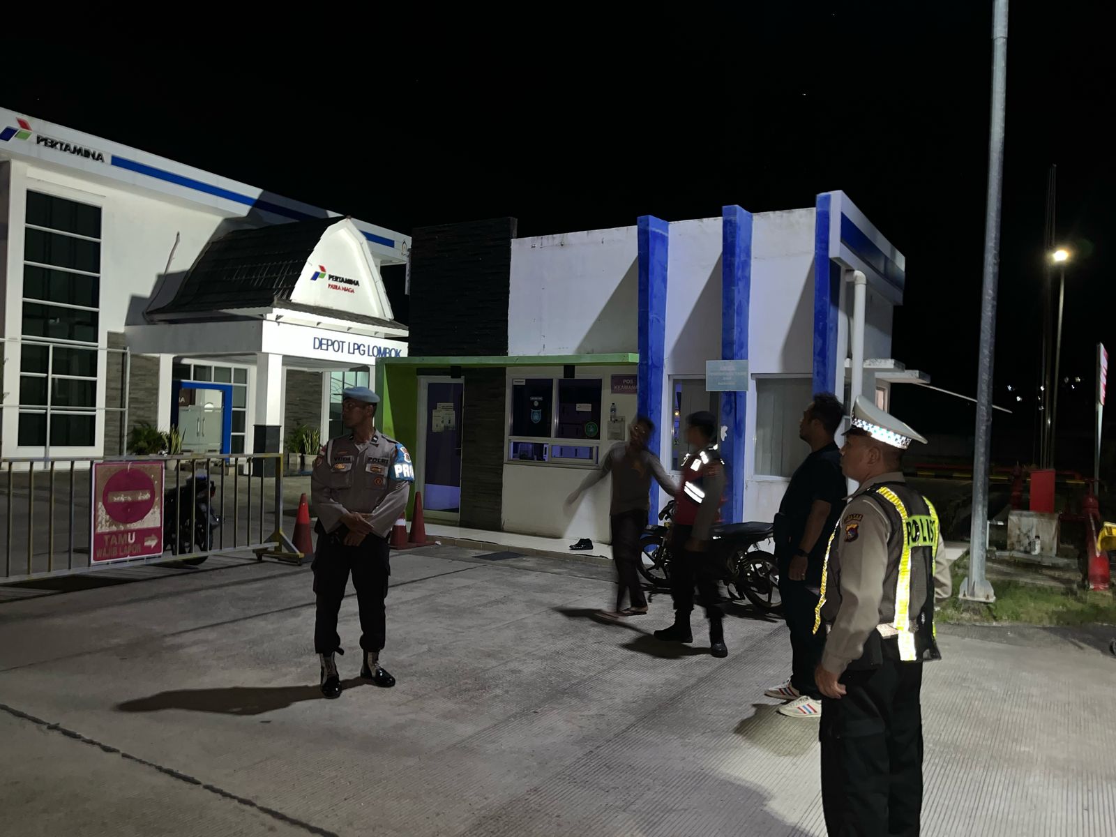 Patroli Rutin Polsek Sekotong, Antisipasi 3C di Depot LPG