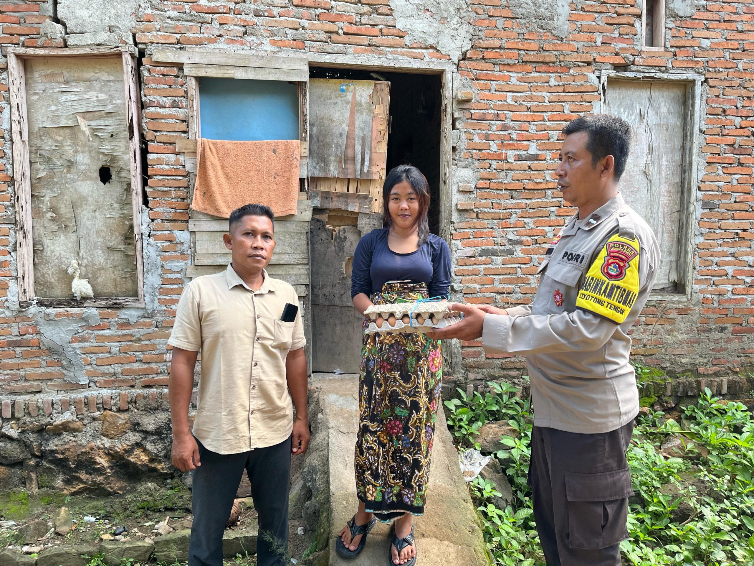 Polsek Sekotong Salurkan Bantuan Nutrisi Mantap untuk Warga Dusun Gunung Kosong
