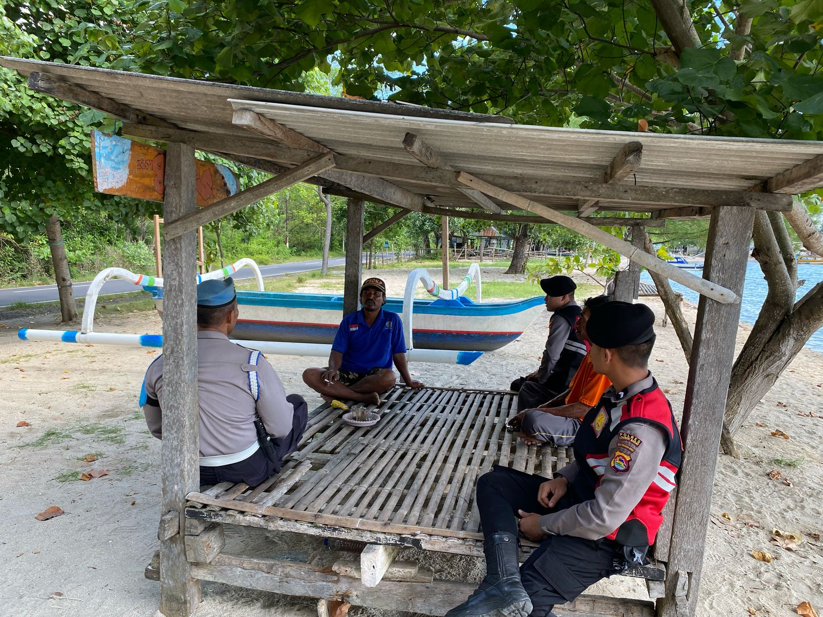 Polsek Sekotong Tingkatkan Patroli Wisata Demi Keamanan Pantai Arjuna