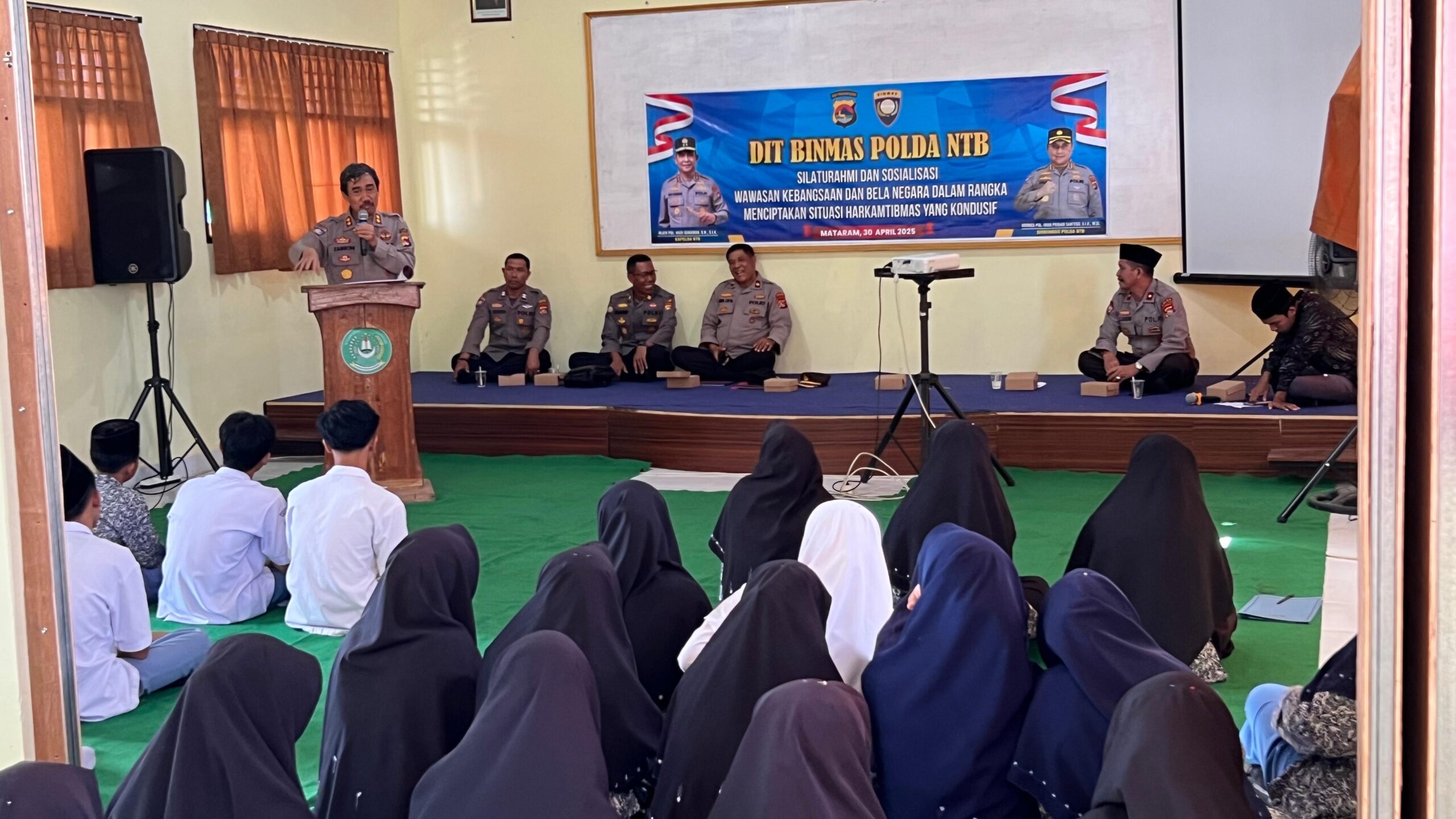 Polda NTB dan Kemenag Lombok Barat Sosialisasikan Wawasan Kebangsaan di Pesantren