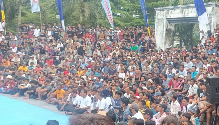 Tradisi Peresean Menarik Ribuan Penonton, Kepolisian Siaga Penuh di Gerung