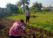 Bhabinkamtibmas Karang Bongkot Aktif Dorong Warga Manfaatkan Lahan untuk Program Pemerintah