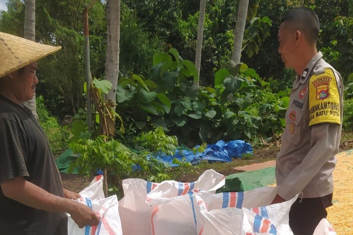 Sinergi Petani dan Polisi Wujudkan Ketahanan Pangan Sekotong