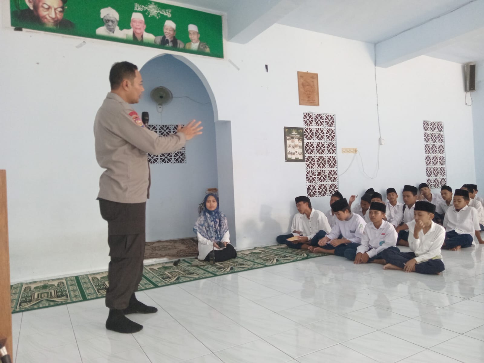 Polres Lombok Barat Edukasi Pelajar MTs Cegah Bullying dan Kenakalan Remaja