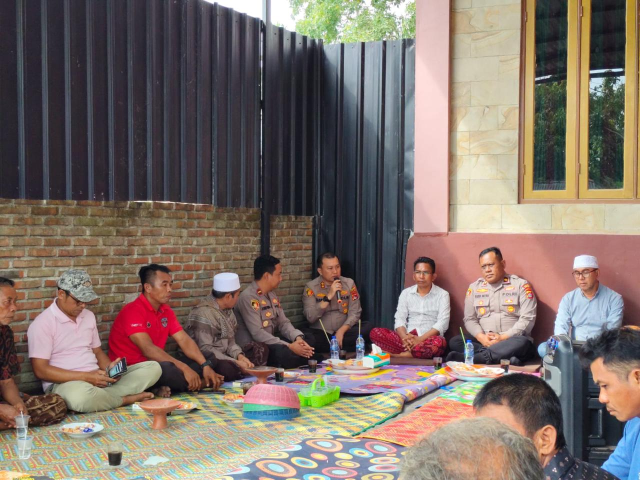 Kapolres Lombok Barat Jalin Silaturahmi Jelang Waisak di Desa Mareje