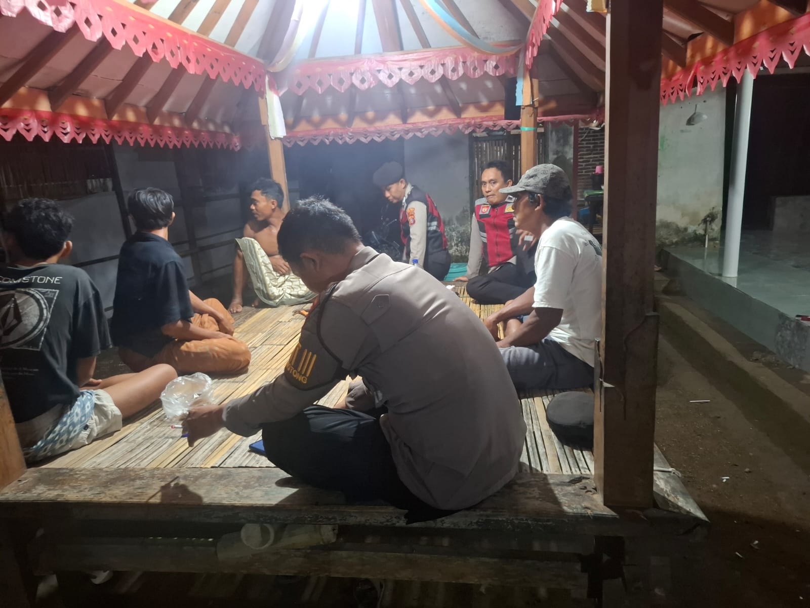 Polsek Sekotong Jalin Sinergi Tokoh Masyarakat Melalui Patroli Dialogis