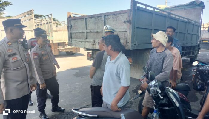 Polres Lombok Barat Gelar Patroli Skala Besar Jelang Hari Buruh 2025