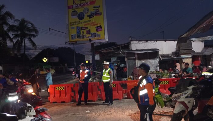 Operasi Gabungan Tertibkan Parkir Liar dan PKL di Pasar Umum Kediri
