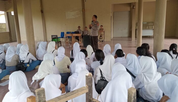 Penyuluhan Bahaya Narkoba dan Bullying di SMKN 2 Sekotong