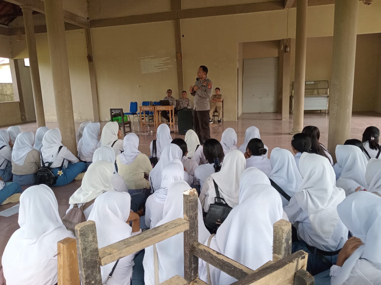 Penyuluhan Bahaya Narkoba dan Bullying di SMKN 2 Sekotong