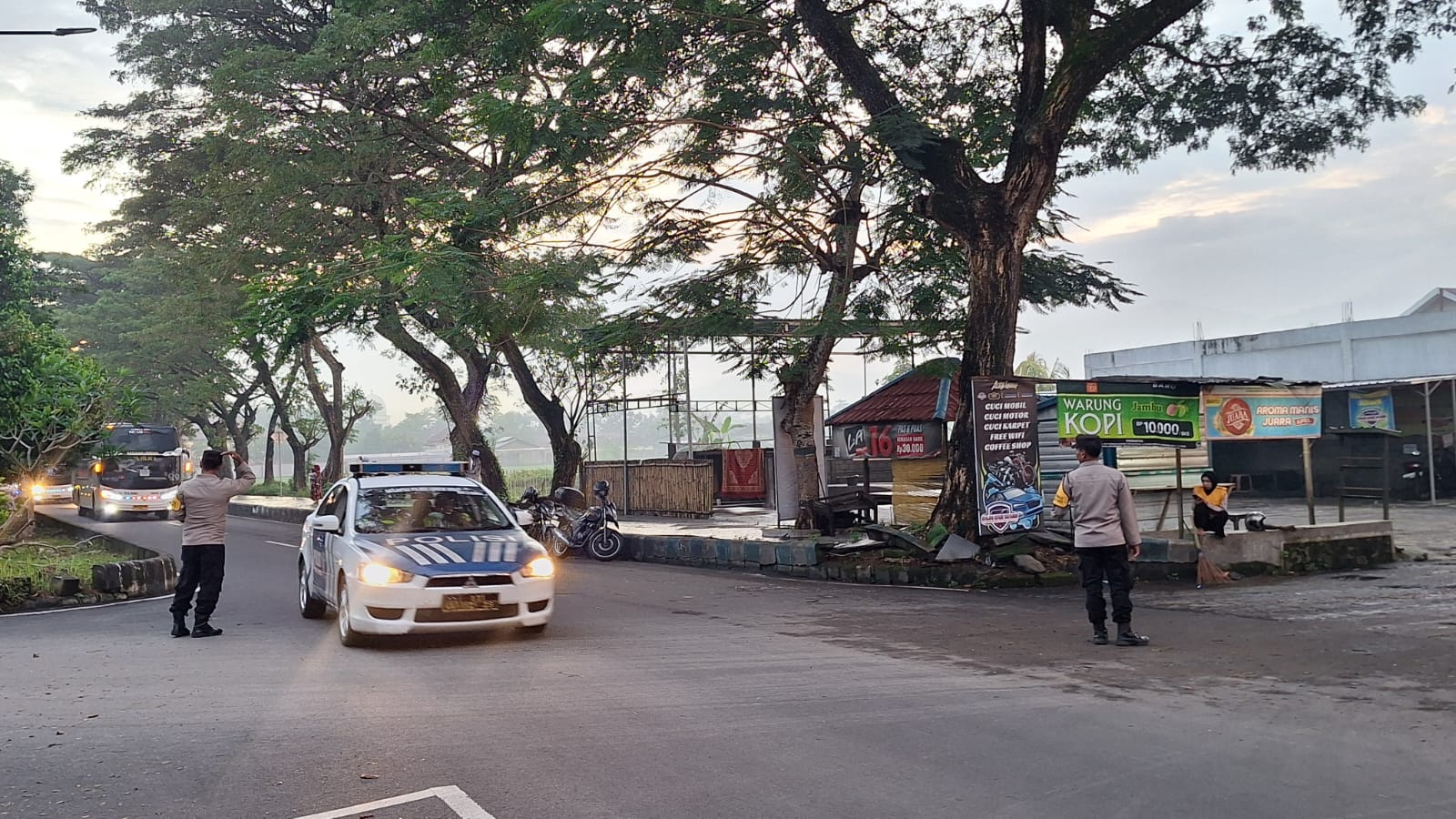 Pengamanan Ketat Pemberangkatan Haji Kloter 11 Lombok Barat