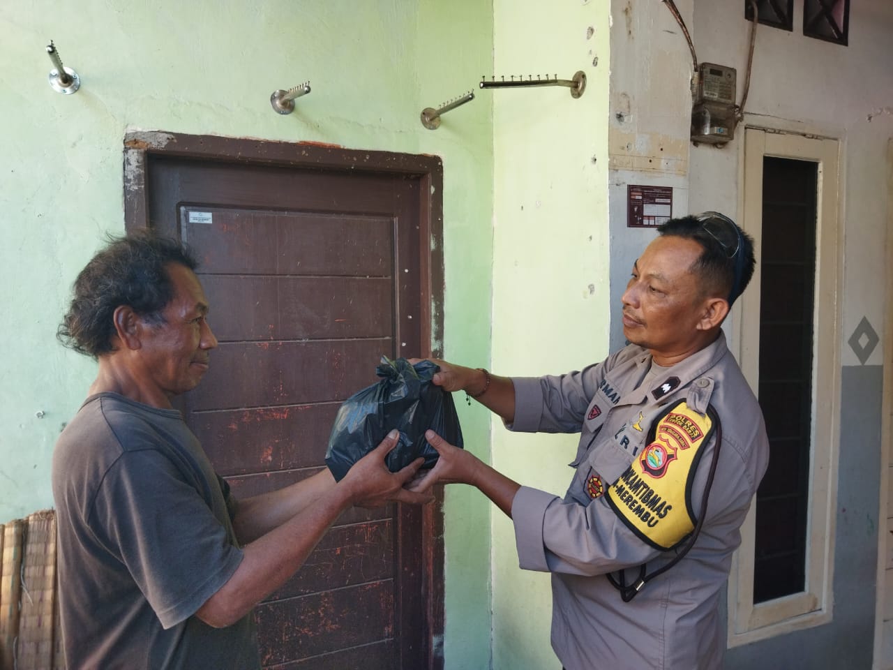 Polsek Labuapi Salurkan Bantuan Gizi Lewat Program Nutrisi Mantap