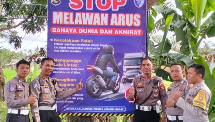 Satlantas Polres Lombok Barat Intensifkan Spanduk Himbauan di Titik Rawan