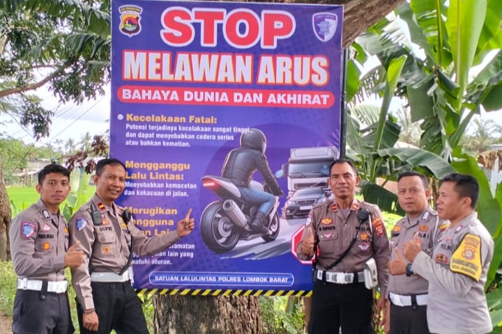 Satlantas Lombok Barat Intensifkan Spanduk Himbauan di Titik Rawan
