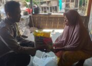Polsek Lembar Salurkan Bantuan Nutrisi, Perkuat Kedekatan dengan Warga