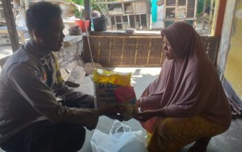 Polsek Lembar Salurkan Bantuan Nutrisi, Perkuat Kedekatan dengan Warga