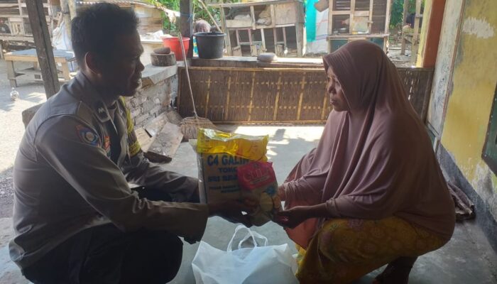 Polsek Lembar Salurkan Bantuan Nutrisi, Perkuat Kedekatan dengan Warga