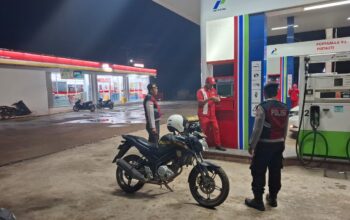 Antisipasi Kejahatan, Polsek Sekotong Gencarkan Patroli Malam di SPBU Sayong