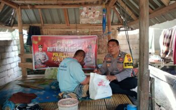Polsek Labuapi Distribusikan Bantuan Gizi di Karang Bongkot