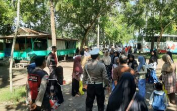 Polisi Jaga Ketat Wisata Pantai Lombok Barat Saat Libur Akhir Pekan