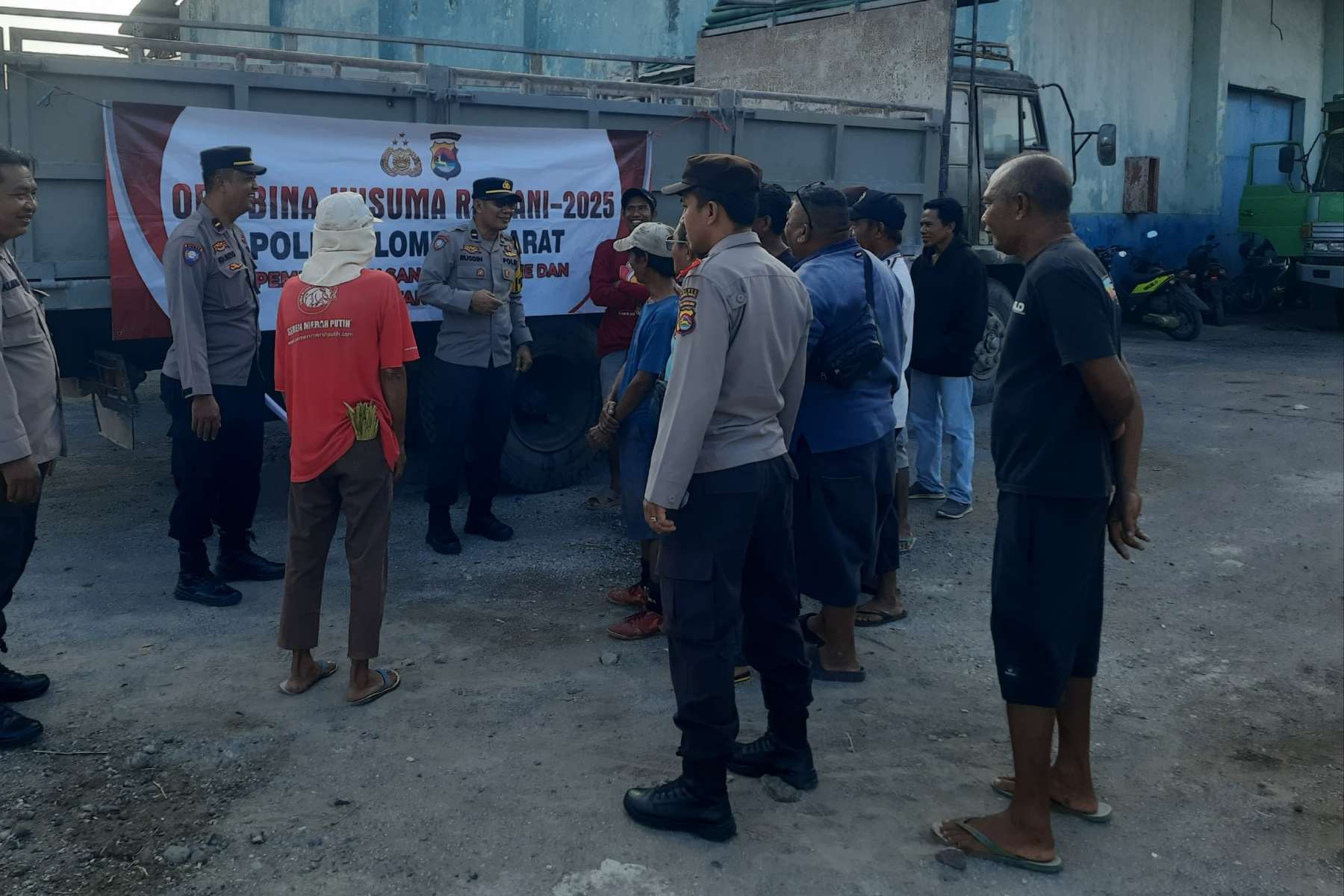 Polisi Ajak Sopir Jaga Keamanan Pelabuhan Lembar