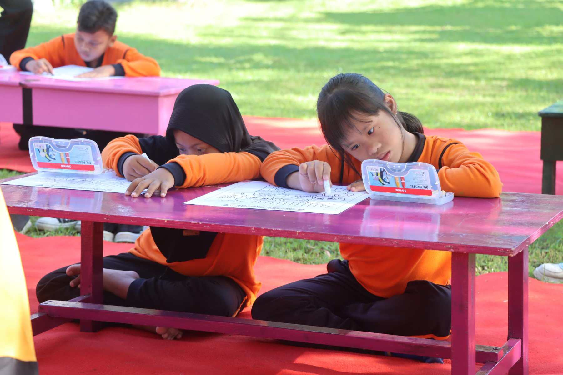 Mewarnai Semangat Bhayangkara di SLBN 2 Lombok Barat