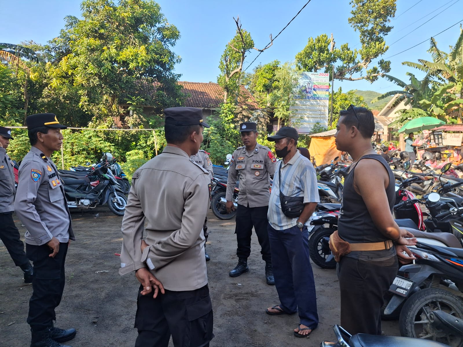 Polres Lombok Barat Gelar Penyuluhan Kamtibmas di Pasar Kuripan