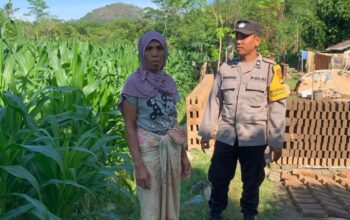 Program Pekarangan Bergizi Disosialisasikan di Dasan Geres oleh Polsek Gerung