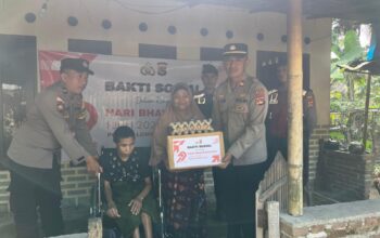 Bakti Sosial Polri di Sekotong, Kursi Roda dan Sembako Disalurkan
