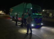 KMP Surya 777 Tiba di Lembar, Polisi Pastikan Proses Bongkaran Aman