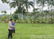 Bhabinkamtibmas Cendi Manik Dorong Ketahanan Pangan Lewat Kunjungan ke Petani