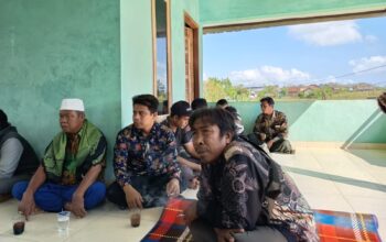 Bhabinkamtibmas Kedaro Kawal Penyaluran Bibit untuk Kemandirian Pangan Sekotong