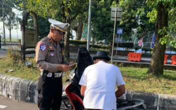 Operasi Patuh Rinjani 2025, Polres Lombok Barat Tindak Pelanggar Lalu Lintas di Bundaran Penas