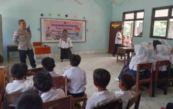 Polsek Sekotong Bangun Karakter Siswa SMPN SATAP 4 Lewat Edukasi Hukum dan Etika