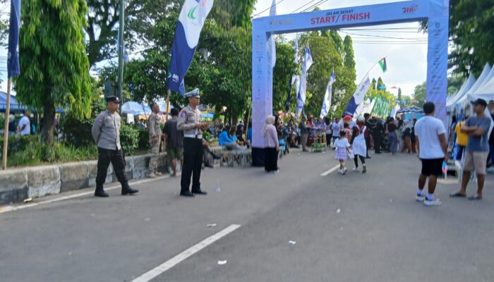 Aksi Sigap Polisi Kawal Kelancaran Pasar Keuangan Rakyat Lombok Barat