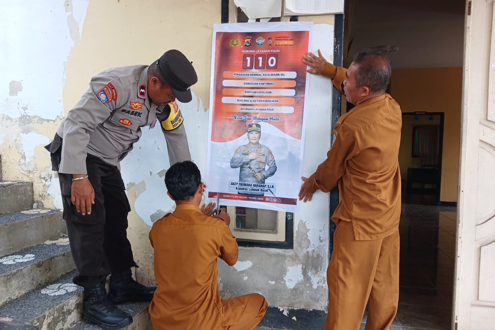 Polsek Gerung Gencar Sosialisasikan Nomor Darurat 110 di Desa Giri Tambesi