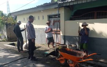 Bhabinkamtibmas Lombok Barat Ajarkan Warga Ubah Pekarangan Jadi Aset Pangan Produktif