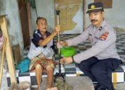 Polres Lombok Barat Salurkan Bantuan Tongkat di Desa Jakem