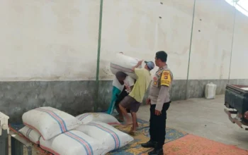 Pastikan Stok Aman, Bhabinkamtibmas di Gerung Cek Gudang Jagung