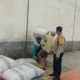Polri Kawal Distribusi Jagung di Lombok Barat
