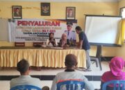 Kapolsek Lembar Pantau Penyaluran BLT Dana Desa untuk 20 Warga Jembatan Gantung