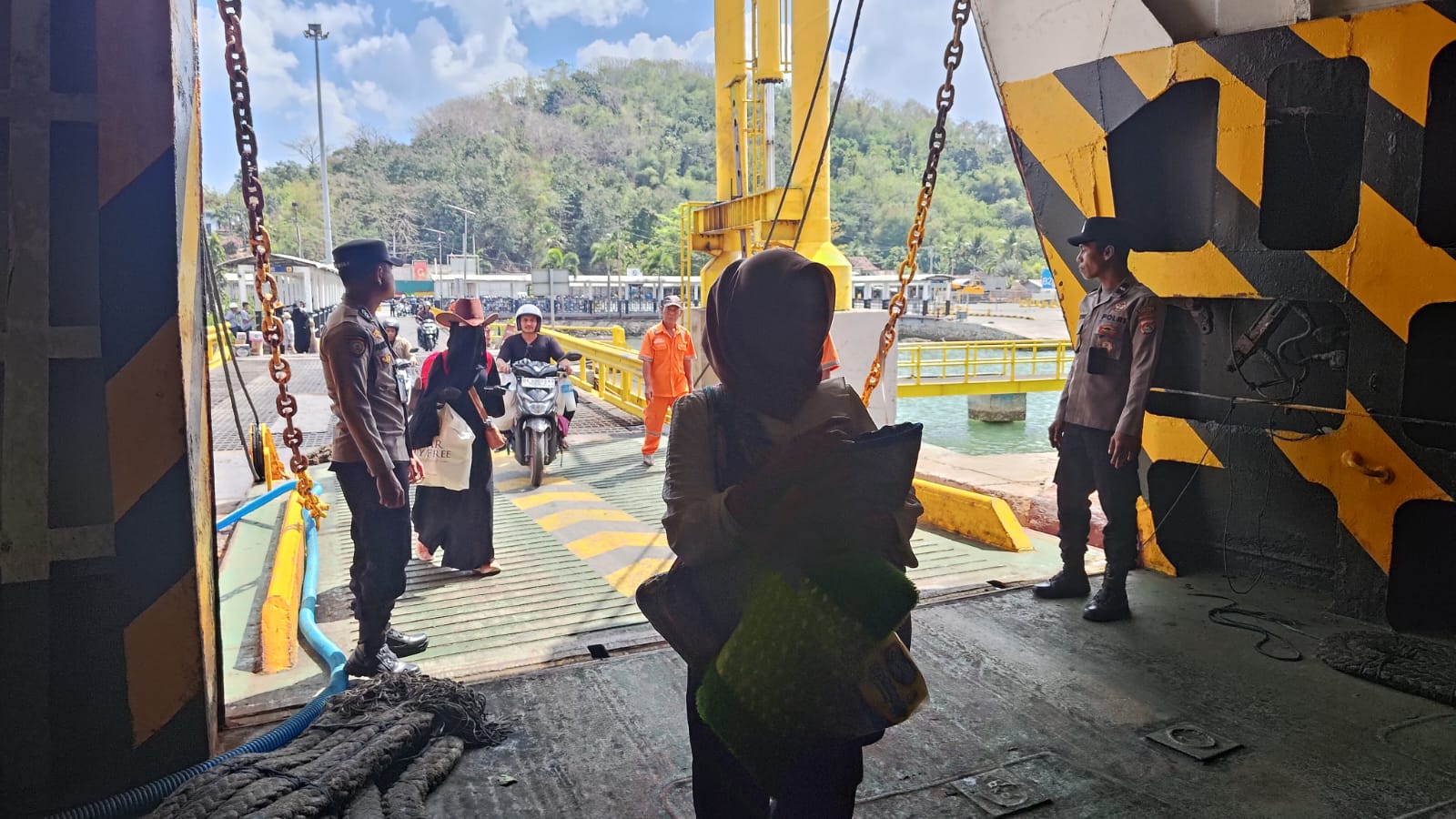 Polsek Pelabuhan Lembar Ketatkan Pengamanan Penyeberangan Rute Bali
