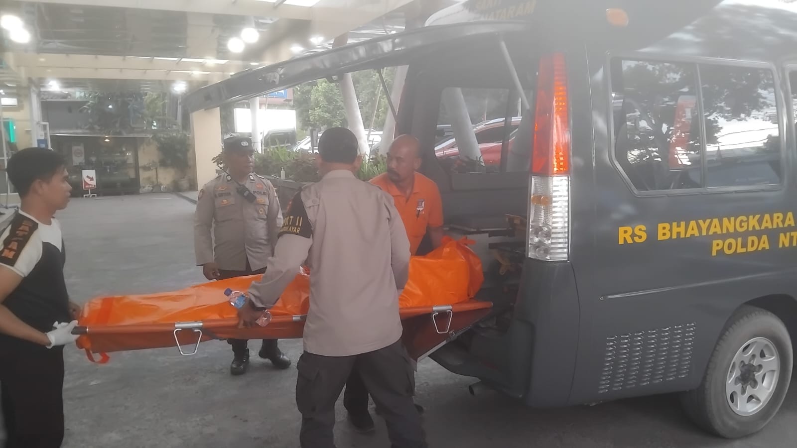 WNA Inggris Tewas Terseret Arus Saat Berlibur di Pantai Kerandangan Lombok Barat