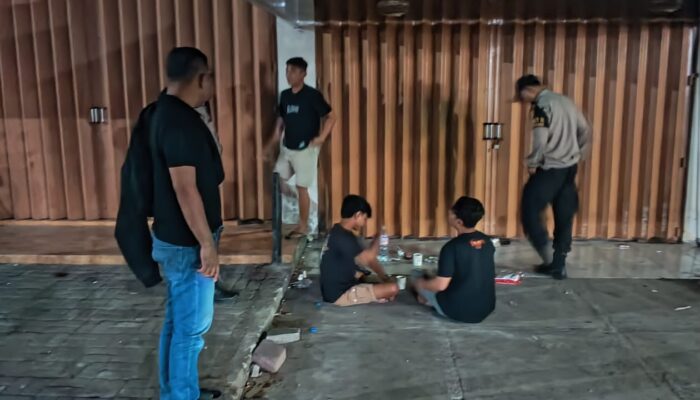 Polsek Batulayar Bubarkan Remaja Pesta Miras Berdasarkan Laporan Call Center 110